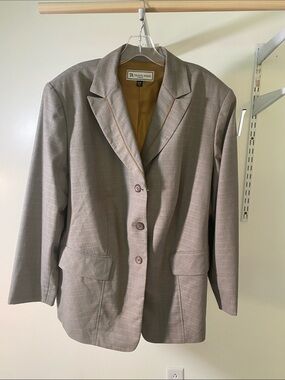 Travis Ayer’s Woman size 18W gray & gold pant suit